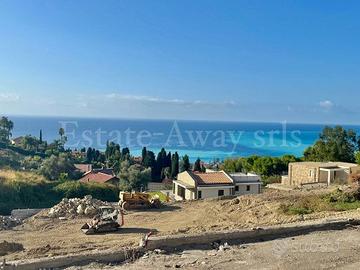 Rustico / Casale di 375 m² con più di 5 locali a B