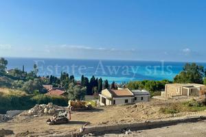 Rustico / Casale di 375 m² con più di 5 locali a B