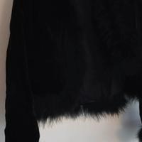 blazer nero con pelliccia 