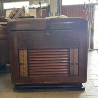 Mobile giradischi vintage con dischi