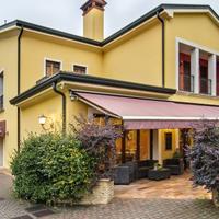 Trattoria con abitazione in Via San Daniele a Torr