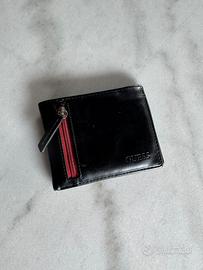 Portafoglio Guess in pelle nera.