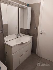 mobile bagno con specchio come nuovo