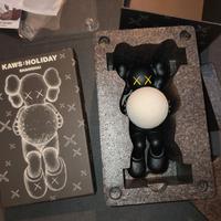 kaws Holiday nero 