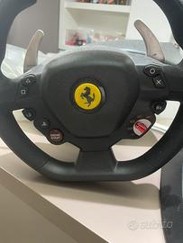 Volante con pedaliera accelleratore e freno