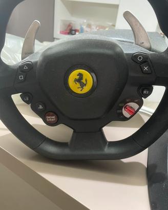 Volante con pedaliera accelleratore e freno