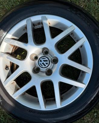 Cerchi in lega Volkswagen e gomme estive Nexen