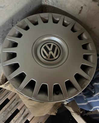 Cerchi in ferro Volkswagen da 15 con borchie