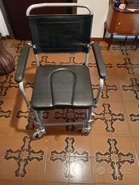 Sedia a rotelle da bagno per anziani e disabili
