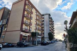 Castelvetrano ampio app. 9 vani via roma