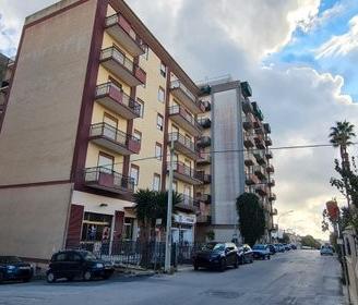 Castelvetrano ampio app. 9 vani via roma