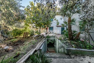 CASA INDIPENDENTE CON GIARDINO E VISTA MARE