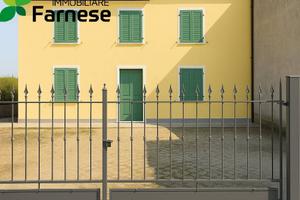 Casa indipendente di 177 m² con più di 5 locali a 