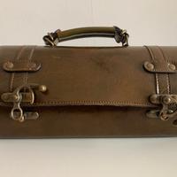 Borsa in vero cuoio marron- fango forma cilindrica