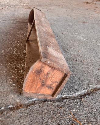 Mangiatoia antica in legno