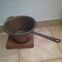 Pentola in rame massiccia antica