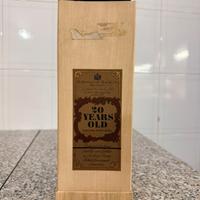 Box Justerini & Brooks (J&B) 20 Years Old Finest