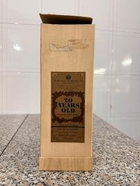 Box Justerini & Brooks (J&B) 20 Years Old Finest