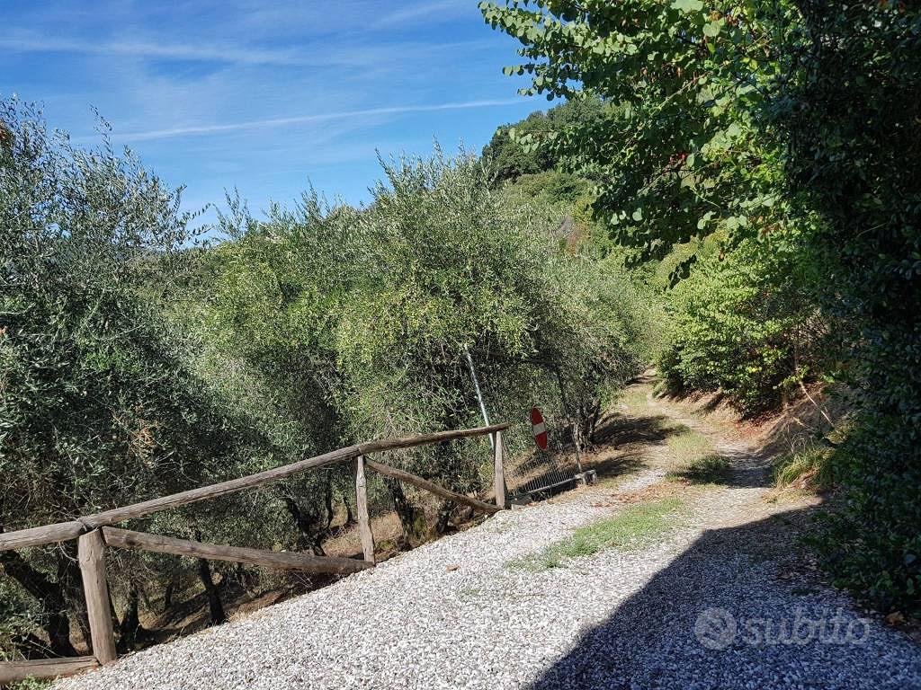 Rustico / Casale di 180 m² con più di 5 locali a L - Altro