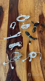 Lotto di cavetti + auricolari + speaker bluetooth