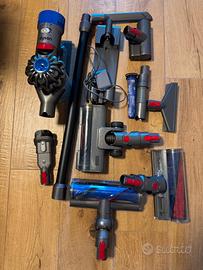 Aspirapolvere Dyson V8 con accessori