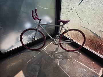 Bici Donna Scatto Fisso Bianca Rosa BeClick