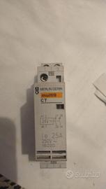 Teleruttore a 24 V due contatti sempre apert