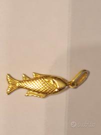 ciondolo pesce in oro giallo