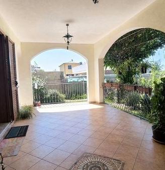 Villa con Giardino