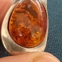 Anello con ambra 