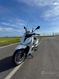 Piaggio Beverly 300 bianco