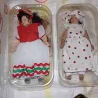 Bambole in ceramica vestiti di tutto il mondo