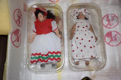 Bambole in ceramica vestiti di tutto il mondo