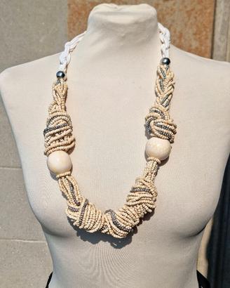 Collana perline color avorio e sabbia del deserto