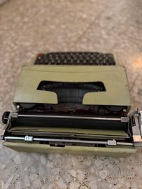 Macchina da scrivere Olivette 32