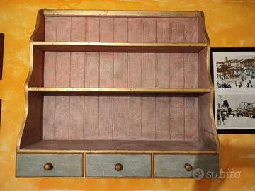 Piattaia in legno decorata a mano