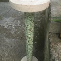 Colonna in graniglia verde