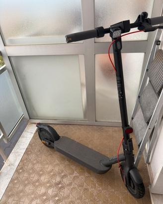Sports a XIAOMI scooter 4 pro 2nd generation