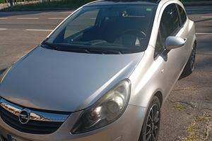 macchina Opel corsa