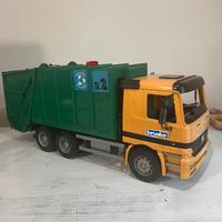 camion spazzatura mercedes bruder giocattolo