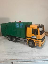 camion spazzatura mercedes bruder giocattolo