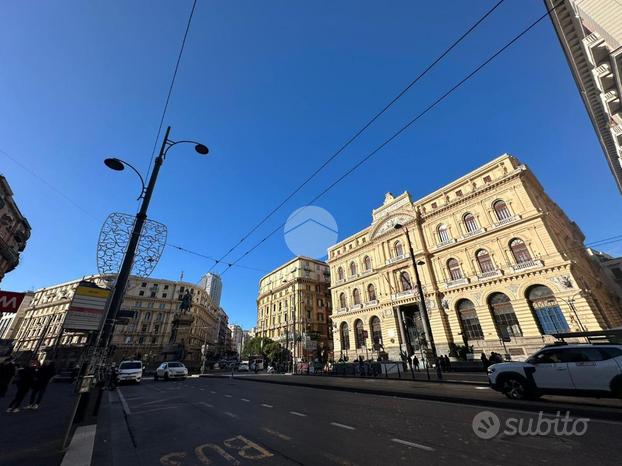 NEGOZIO A NAPOLI