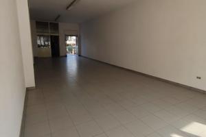 Locale Commerciale Vernole