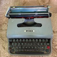 Macchina da scrivere OLIVETTI Lettera 22