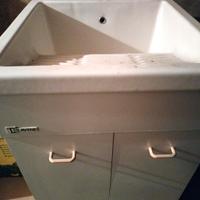 Mobiletto per  lavanderia con lavabo in ceramica