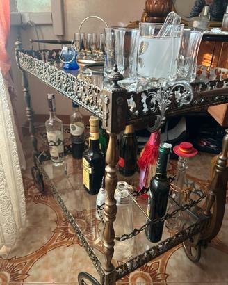 Carrellino in ferro battuto e vetro