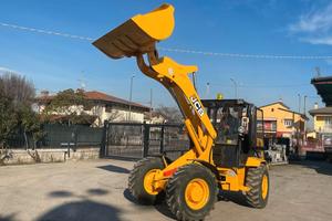 P110 Pala gommata 60 q.li JCB 408