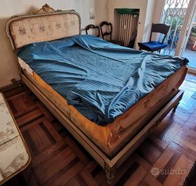Letto e poltrona laccati Manifattura Bertoni
