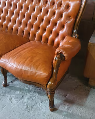 Divano stile barocco in pelle e legno 