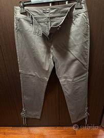 Pantalone Fiorella Rubino con lacci finali